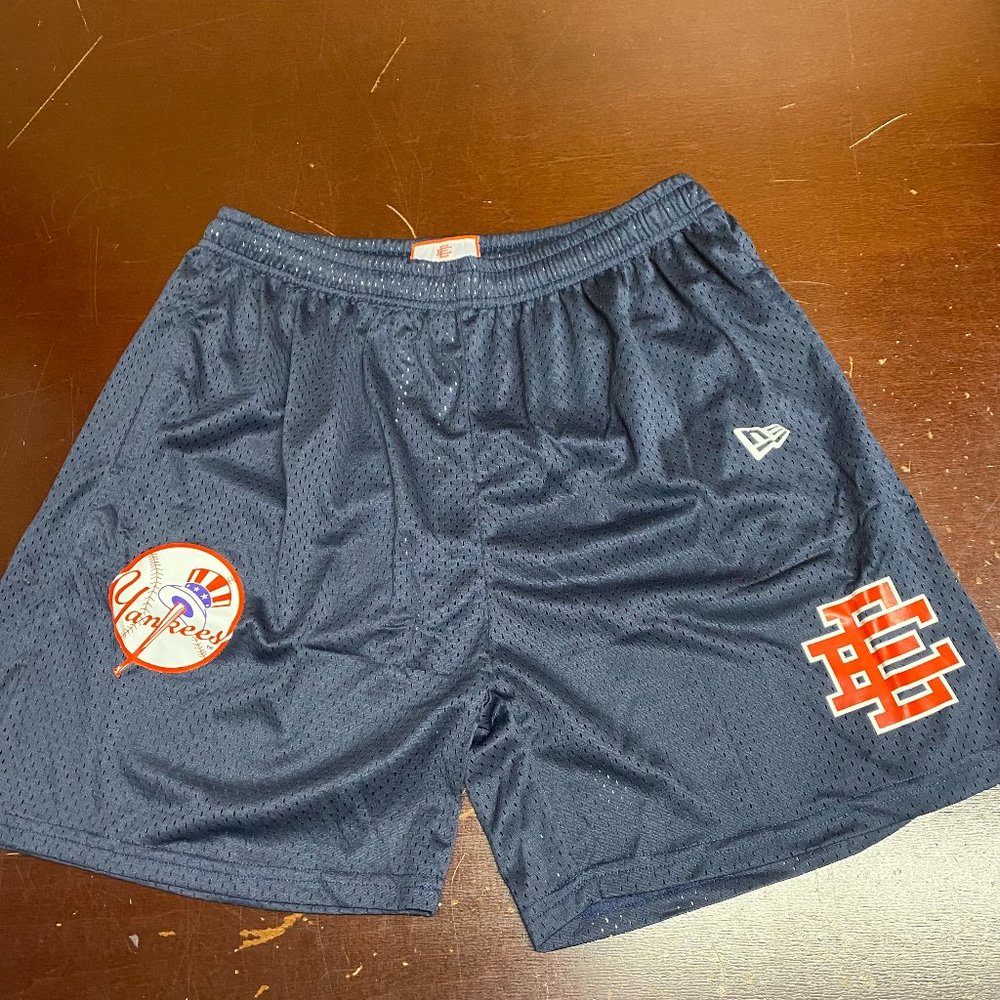 Mens Black New York Yankees Elastic Waist Pull On Athletic Shorts L or XL
